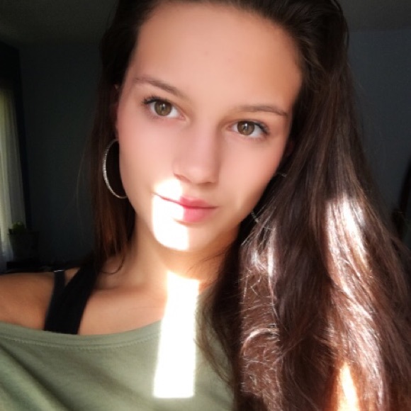 Meet your Posher, Trinity - Picture 1 of 2